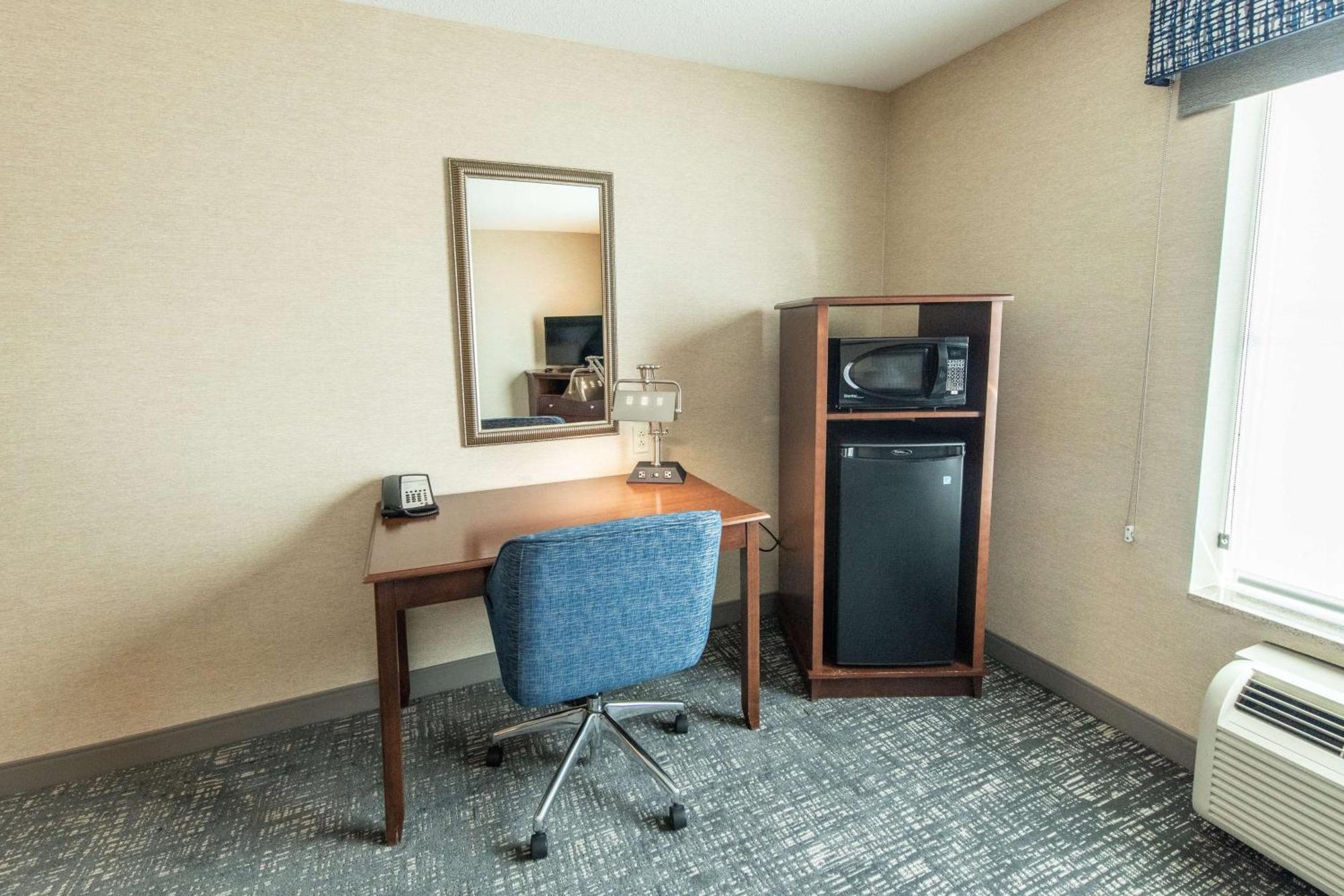 Hampton Inn Остров Преск Екстериор снимка